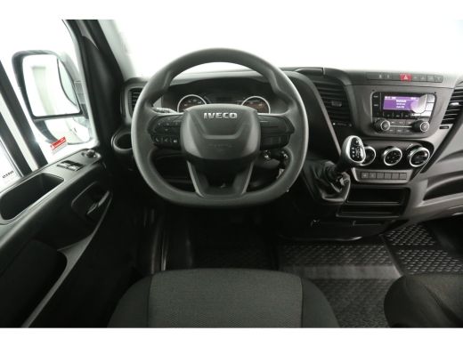 Iveco Daily 35S16V 2.3 352 L2H2 | 157PK | 3500kg Trekgew. | Automaat | Airco | Parkeersensoren | 3 Persoons ActivLease financial lease