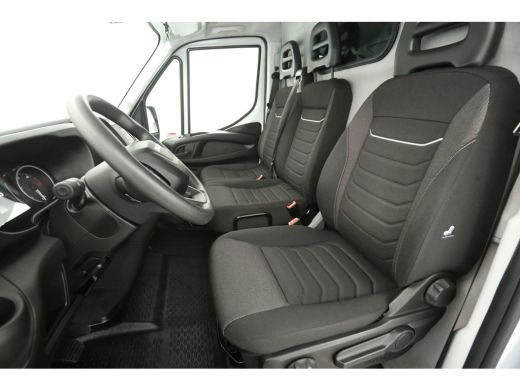 Iveco Daily 35S16V 2.3 352 L2H2 | 157PK | 3500kg Trekgew. | Automaat | Airco | Parkeersensoren | 3 Persoons ActivLease financial lease