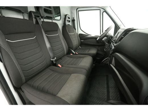 Iveco Daily 35S16V 2.3 352 L2H2 | 157PK | 3500kg Trekgew. | Automaat | Airco | Parkeersensoren | 3 Persoons ActivLease financial lease