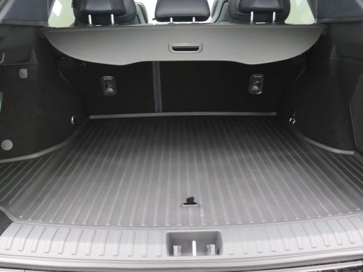 Lynk & Co 08 1.5 More 350PK Aut. Pano-Schuifdak, Matrix LED-Verlichting, Harman Kardon Audio, Keyless, Side As... ActivLease financial lease