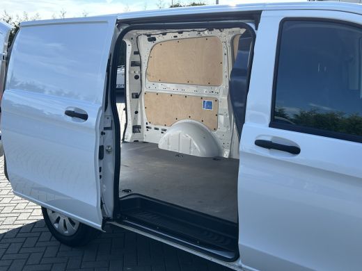 Mercedes-Benz Vito 110 CDI 102 PK RWD / L2H1 / 1e EIGENAAR / TREKHAAK / 50.667 KM !! / AIRCO / CRUISE / BLUETOOTH ActivLease financial lease