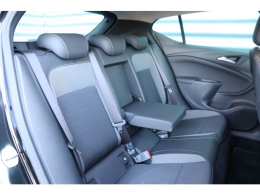Opel Astra 1.2 TURBO 130PK ELEGANCE+ / NAVI / LEDER / CLIMA / AGR / PDC / 17" LMV / CAMERA / WINTERPAKKET / ... ActivLease financial lease