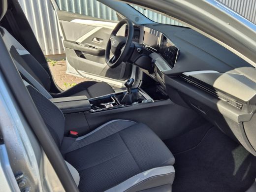 Opel Astra Sports Tourer 1.2 110PK Turbo | Business Edition | Achteruitrijcamera | 1x AGR | Stoel - stuurver... ActivLease financial lease