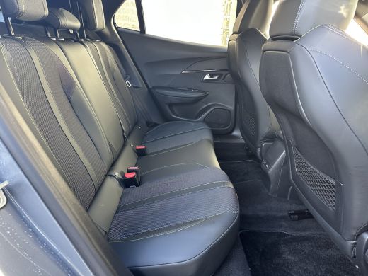 Peugeot 2008 1.2 Hybrid 136 GT | Achterbank in delen neerklapbaar | Achteruitrijcamera | Airco (automatisch) ActivLease financial lease