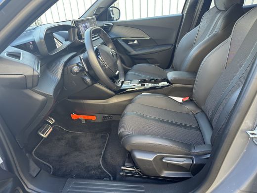 Peugeot 2008 1.2 Hybrid 136 GT | Achterbank in delen neerklapbaar | Achteruitrijcamera | Airco (automatisch) ActivLease financial lease