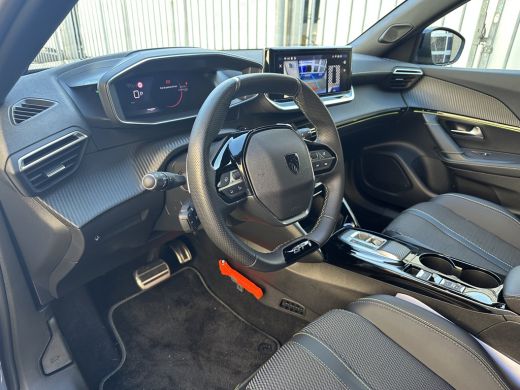 Peugeot 2008 1.2 Hybrid 136 GT | Achterbank in delen neerklapbaar | Achteruitrijcamera | Airco (automatisch) ActivLease financial lease