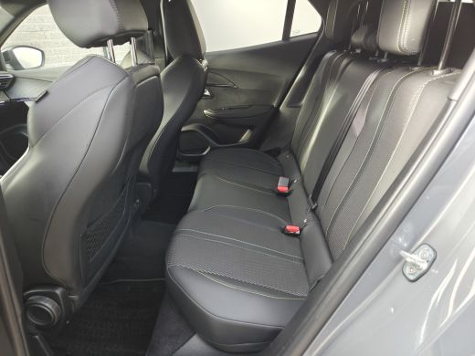 Peugeot 2008 1.2 Hybrid 136 GT | Achterbank in delen neerklapbaar | Achteruitrijcamera | Afwijkende dakkleur ActivLease financial lease