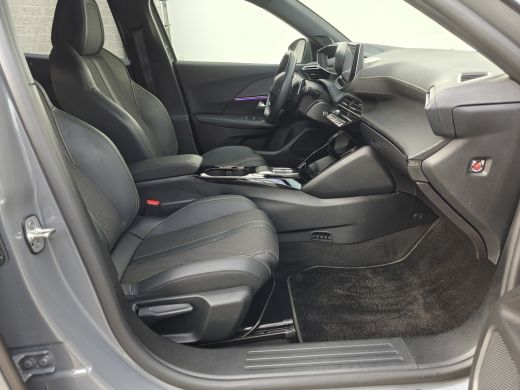 Peugeot 2008 1.2 Hybrid 136 GT | Achterbank in delen neerklapbaar | Achteruitrijcamera | Afwijkende dakkleur ActivLease financial lease