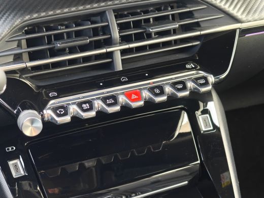 Peugeot 2008 1.2 Hybrid 136 GT | Achterbank in delen neerklapbaar | Achteruitrijcamera | Afwijkende dakkleur ActivLease financial lease