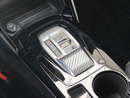 Peugeot 2008 1.2 Hybrid 136 GT | Achterbank in delen neerklapbaar | Achteruitrijcamera | Afwijkende dakkleur ActivLease financial lease