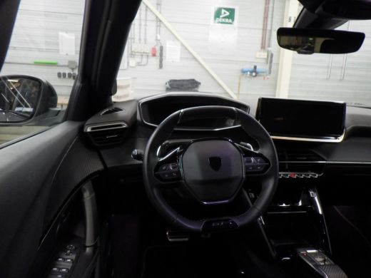 Peugeot 2008 1.2 Hybrid 136 GT | Achterbank in delen neerklapbaar | Achteruitrijcamera | Afwijkende dakkleur ActivLease financial lease