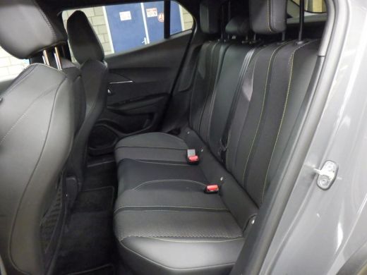 Peugeot 2008 1.2 Hybrid 136 GT | Achterbank in delen neerklapbaar | Achteruitrijcamera | Afwijkende dakkleur ActivLease financial lease