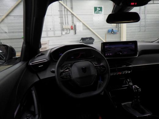 Peugeot 2008 1.2 PureTech 100 Allure | Achterbank in delen neerklapbaar | Airco (automatisch) | Apple Carplay/... ActivLease financial lease