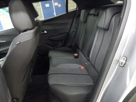 Peugeot 2008 1.2 PureTech 100 Allure | Achterbank in delen neerklapbaar | Airco (automatisch) | Apple Carplay/... ActivLease financial lease