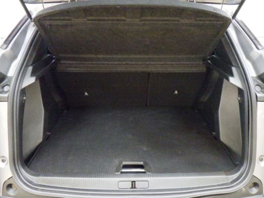 Peugeot 2008 1.2 PureTech 100 Allure | Achterbank in delen neerklapbaar | Airco (automatisch) | Apple Carplay/... ActivLease financial lease