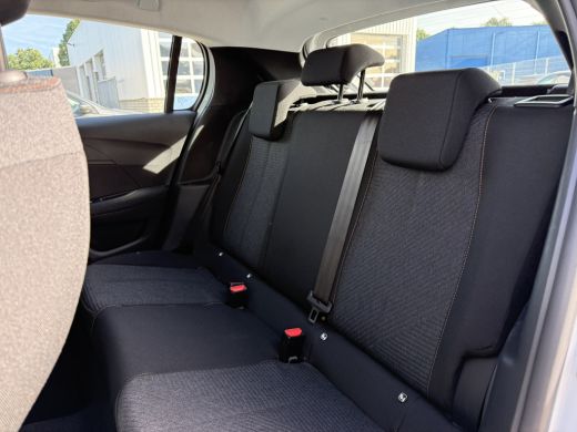 Peugeot 208 1.2 Hybrid 110 e-DCS6 Style | Achterspoiler | Airco | Cruise control ActivLease financial lease
