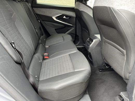 Peugeot 3008 1.2 Hybrid 136 Allure | Achterbank in delen neerklapbaar | Achteruitrijcamera | Apple Carplay/And... ActivLease financial lease