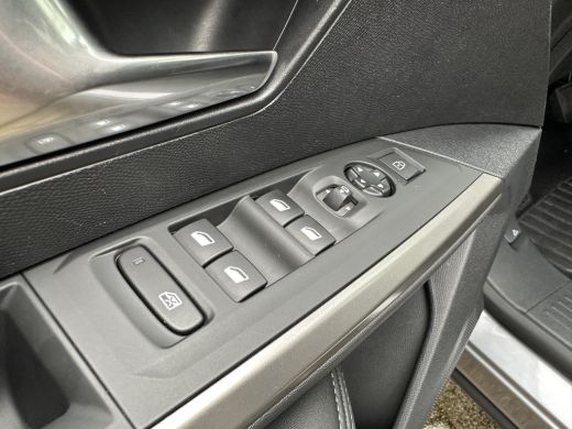 Peugeot 3008 1.2 Hybrid 136 Allure | Achterbank in delen neerklapbaar | Achteruitrijcamera | Apple Carplay/And... ActivLease financial lease