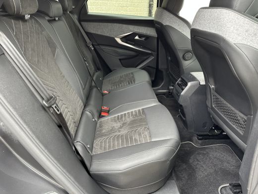 Peugeot 3008 1.2 Hybrid 136 GT | Achterbank in delen neerklapbaar | Achteruitrijcamera | Apple Carplay/Android... ActivLease financial lease