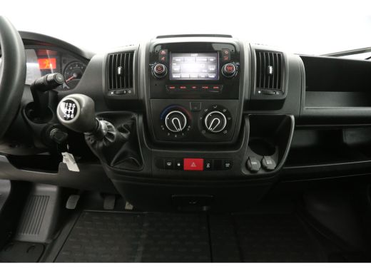 Peugeot Boxer 335 2.2 BlueHDi L3H2 | 140PK | DC | Airco | Camera | Cruise | Navi | Parkeersensoren | Trekhaak ActivLease financial lease