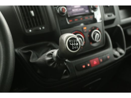 Peugeot Boxer 335 2.2 BlueHDi L3H2 | 140PK | DC | Airco | Camera | Cruise | Navi | Parkeersensoren | Trekhaak ActivLease financial lease