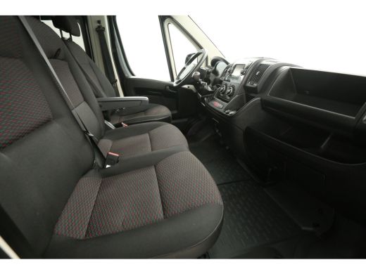 Peugeot Boxer 335 2.2 BlueHDi L3H2 | 140PK | DC | Airco | Camera | Cruise | Navi | Parkeersensoren | Trekhaak ActivLease financial lease