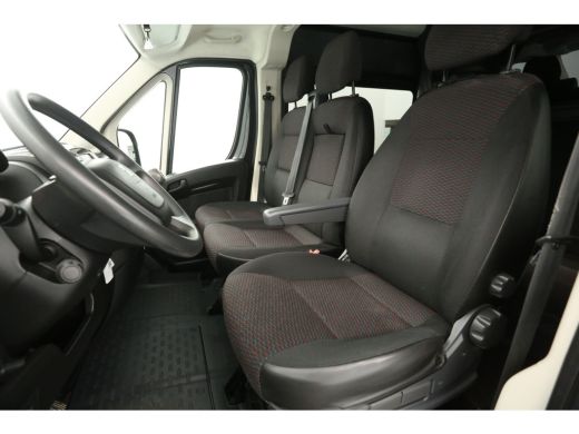 Peugeot Boxer 335 2.2 BlueHDi L3H2 | 140PK | DC | Airco | Camera | Cruise | Navi | Parkeersensoren | Trekhaak ActivLease financial lease