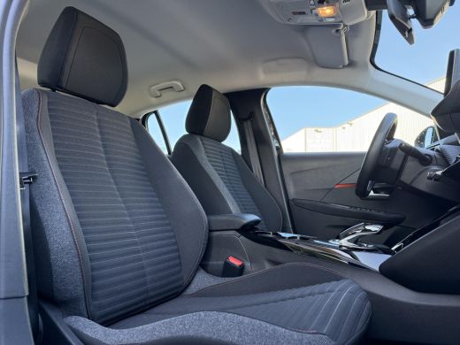 Peugeot e-208 EV Aut. Active Pack 50 kWh | Navi | Carplay | Stoel Verwarming | Cruise Control | ActivLease financial lease