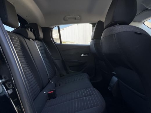 Peugeot e-208 EV Aut. Active Pack 50 kWh | Navi | Carplay | Stoel Verwarming | Cruise Control | ActivLease financial lease