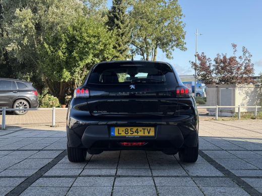 Peugeot e-208 EV Aut. Active Pack 50 kWh | Navi | Carplay | Stoel Verwarming | Cruise Control | ActivLease financial lease