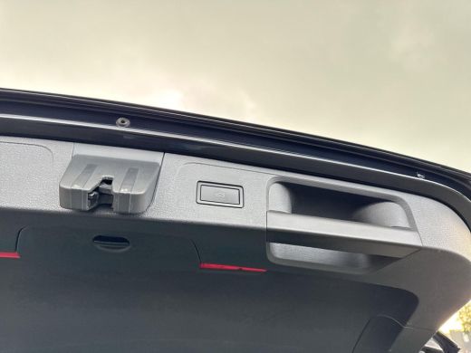 Volkswagen Passat Variant 1.4 TSI PHEV GTE Business | 218 pk | Pano Dak | Trekhaak | IQ Light | ActivLease financial lease