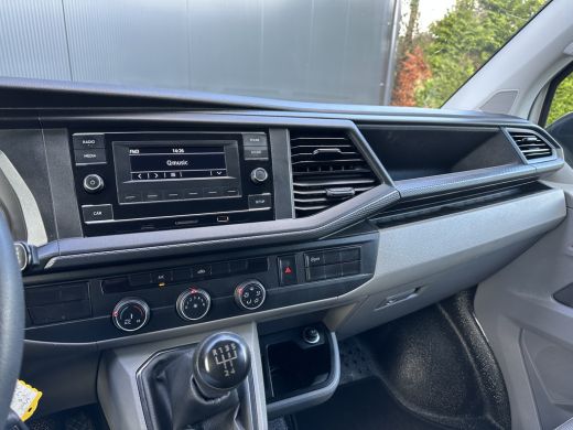 Volkswagen Transporter 2.0 TDI / L1H1 / 1e EIG. / IMPERIAAL / TREKHAAK / AIRCO / BIJRIJDERSBANK / PDC ActivLease financial lease