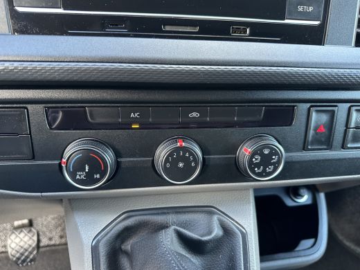 Volkswagen Transporter 2.0 TDI / L1H1 / 1e EIG. / IMPERIAAL / TREKHAAK / AIRCO / BIJRIJDERSBANK / PDC ActivLease financial lease