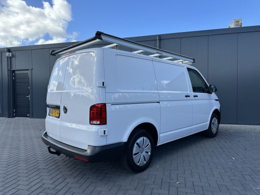 Volkswagen Transporter 2.0 TDI / L1H1 / 1e EIG. / IMPERIAAL / TREKHAAK / AIRCO / BIJRIJDERSBANK / PDC ActivLease financial lease
