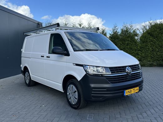 Volkswagen Transporter 2.0 TDI / L1H1 / 1e EIG. / IMPERIAAL / TREKHAAK / AIRCO / BIJRIJDERSBANK / PDC ActivLease financial lease