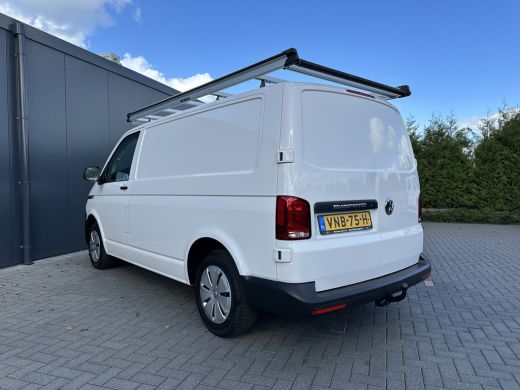 Volkswagen Transporter 2.0 TDI / L1H1 / 1e EIG. / IMPERIAAL / TREKHAAK / AIRCO / BIJRIJDERSBANK / PDC ActivLease financial lease