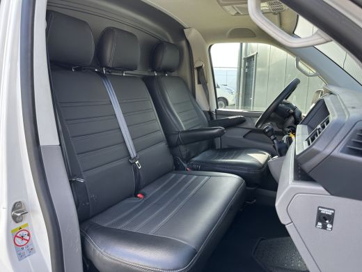 Volkswagen Transporter 2.0 TDI / L1H1 / 1e EIG. / IMPERIAAL / TREKHAAK / AIRCO / BIJRIJDERSBANK / PDC ActivLease financial lease
