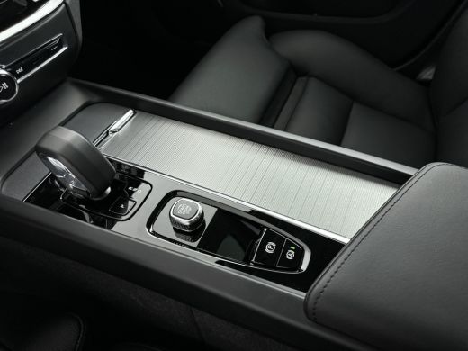 Volvo  V60 B4 Plus Dark 18' | Panoramadak | Trekhaak | Getint glas | Stoel/stuurverwarming | Elektr. verstel... ActivLease financial lease