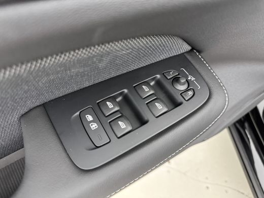 Volvo  V60 T6 Recharge Plus Dark 18" | Elektrisch verst. Sporstoelen | 360 Camera | Harman Kardon | Trekhaak... ActivLease financial lease