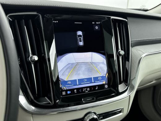 Volvo  V60 T6 Recharge Ultimate Bright 18" | Panoramadak | Blond Leder | Head-up | Elektr. verst. stoelen | ... ActivLease financial lease
