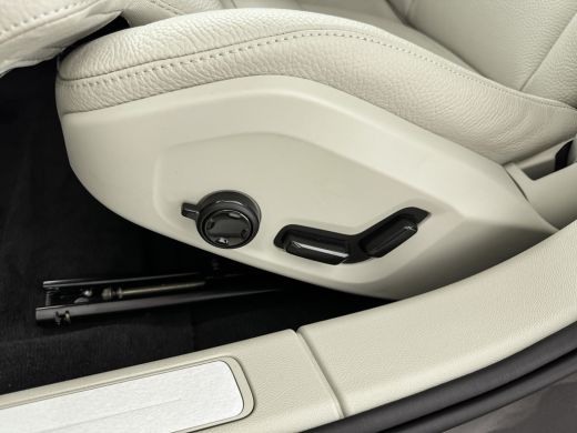Volvo  V60 T6 Recharge Ultimate Bright 18" | Panoramadak | Blond Leder | Head-up | Elektr. verst. stoelen | ... ActivLease financial lease