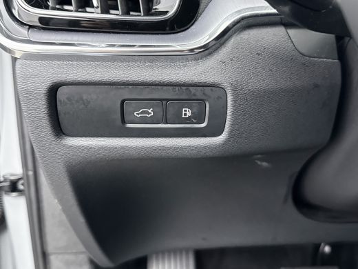 Volvo  V60 T6 Recharge Essential | 18" | Trekhaak | Stoel/stuurverwarming | Getint glas | Parkeerverwarming ... ActivLease financial lease