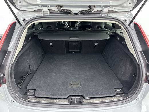 Volvo  V60 T6 Recharge Essential | 18" | Trekhaak | Stoel/stuurverwarming | Getint glas | Parkeerverwarming ... ActivLease financial lease