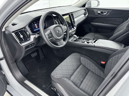 Volvo  V60 T6 Recharge Essential | 18" | Trekhaak | Stoel/stuurverwarming | Getint glas | Parkeerverwarming ... ActivLease financial lease