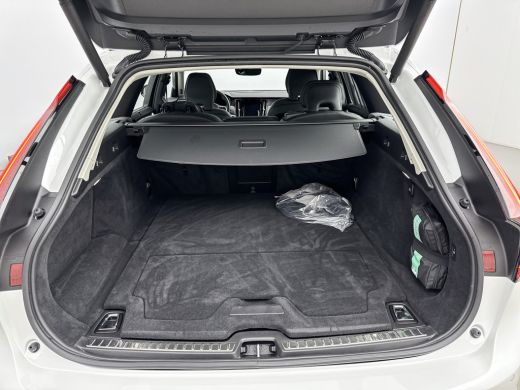 Volvo  V90 T8 Recharge Ultra Dark 19" | 360 Camera | Trekhaak | Panoramadak | Head-up | Harman Kardon | Elek... ActivLease financial lease