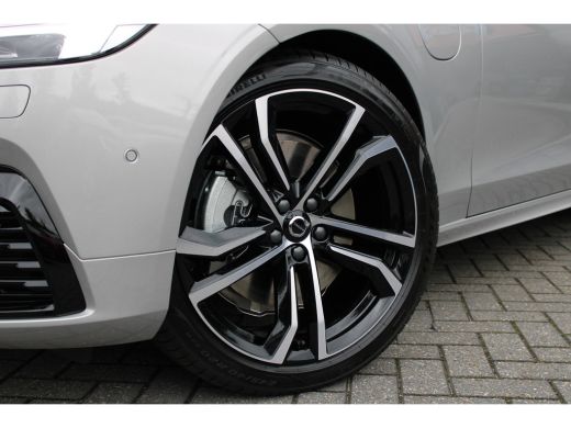 Volvo  V90 T8 Recharge Ultra Dark 20" | Luchtvering | Sportstoelen | Trekhaak | 360 Camera | Getint glas | P... ActivLease financial lease