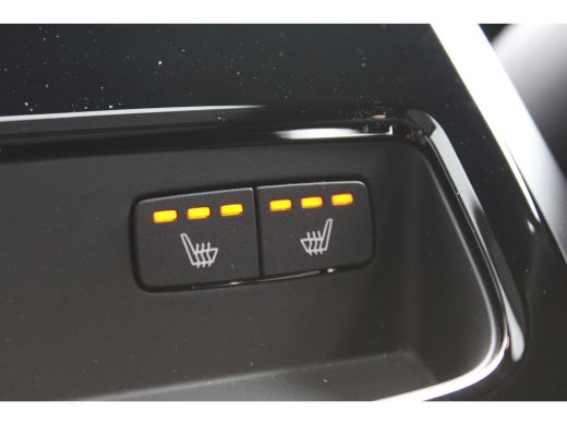 Volvo  V90 T8 Recharge Ultra Dark 20" | Luchtvering | Sportstoelen | Trekhaak | 360 Camera | Getint glas | P... ActivLease financial lease