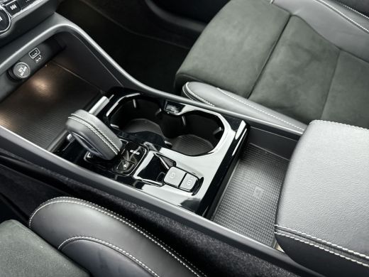 Volvo  XC40 T4 Recharge R-Design Leder/Nubuck | Adaptieve cruise | BLIS | Parkeercamera | Stoel/stuurverwarming ActivLease financial lease