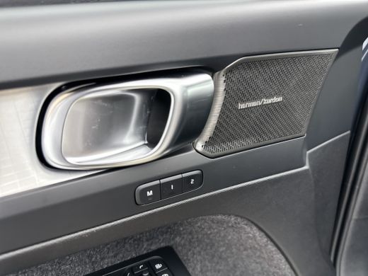 Volvo  XC40 B4 Plus Black Edition 20" | Panoramadak | Nubuck bekleding | 360 Camera | Getint glas | Elektr. v... ActivLease financial lease