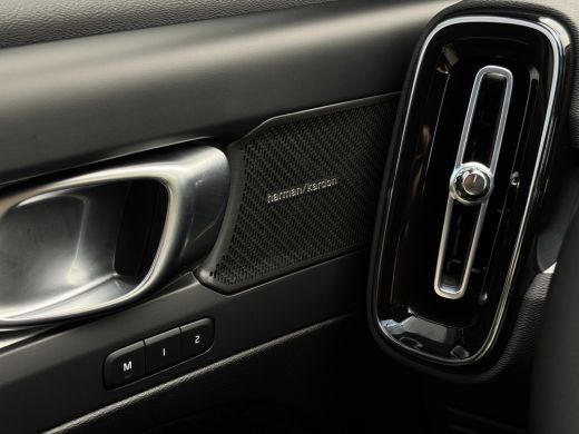 Volvo  XC40 2.0 B4 Plus Dark | Harman/Kardon | Pilot Assist | Trekhaak | Camera | ActivLease financial lease